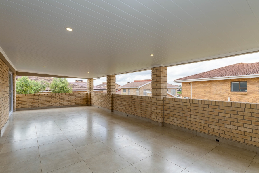 4 Bedroom Property for Sale in Menkenkop Western Cape